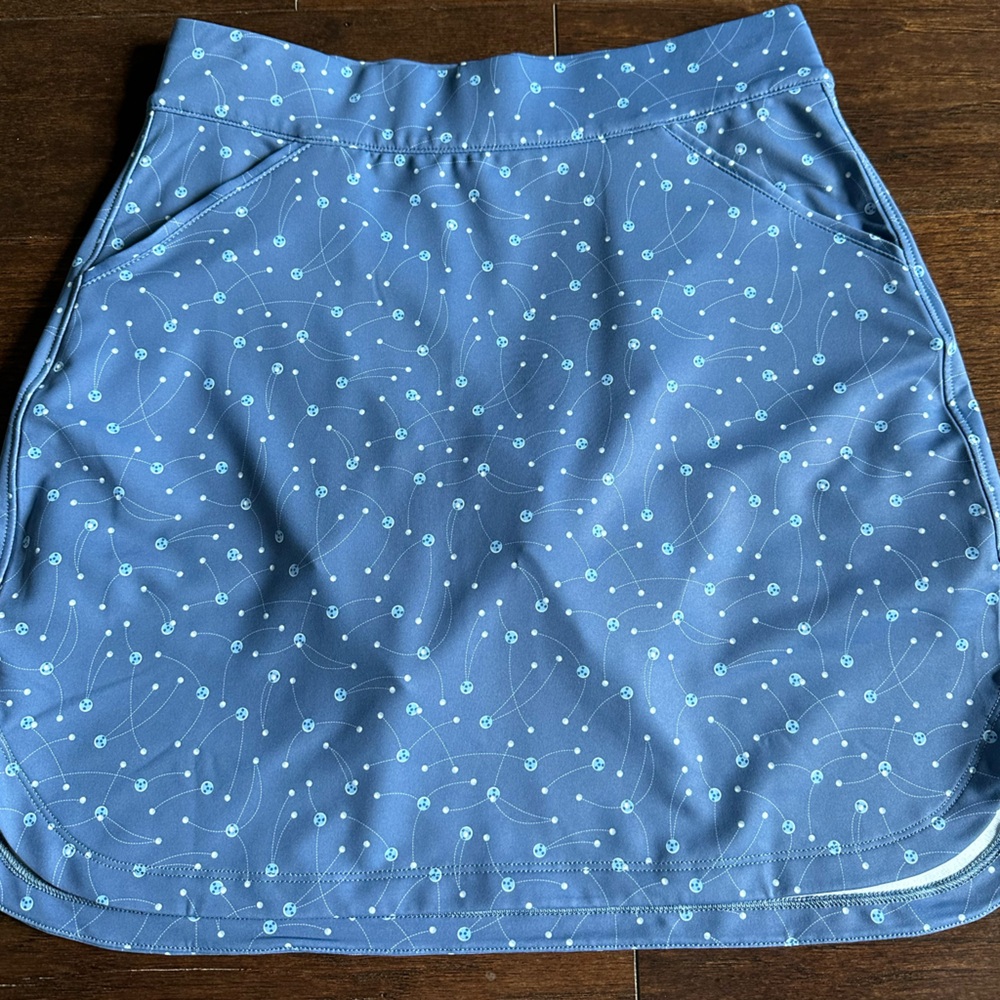 Like New Peter Millar Blue Golf Skirt with Dot Pattern
